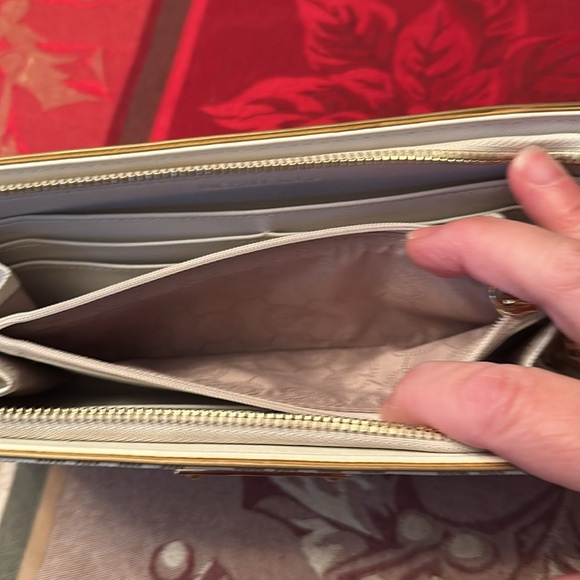 MK handbag and wallet set bought at Same times white w/tan handbag - Picture 11 of 16